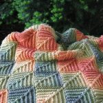 Couverture d'automne crocheté à partir de carrés aux couleurs éclatantes