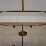 Ovales goldenes Gesims für das Badezimmer