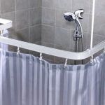 Cornicione curvo in plastica per tende in bagno