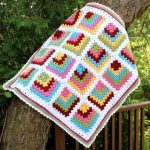 Couvre le patchwork avec des éléments liés au coin