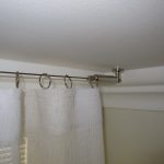 Techo cornisa para cortinas de lino natural.