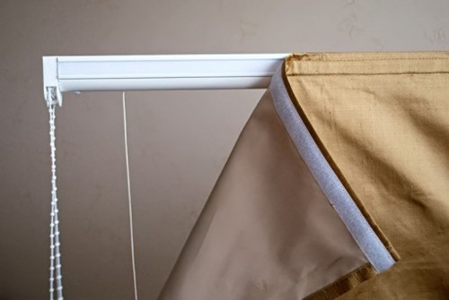 Velcro curtain fastening