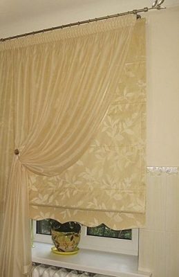 Stores romains avec tulle
