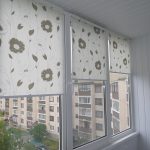 Finitura del balcone con pannelli di plastica