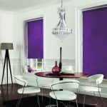 Couleur mauve à l'intérieur du salon