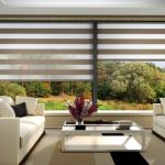 Grande décoration de fenêtre avec des volets en zèbre