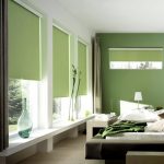 Volets verts dans la chambre