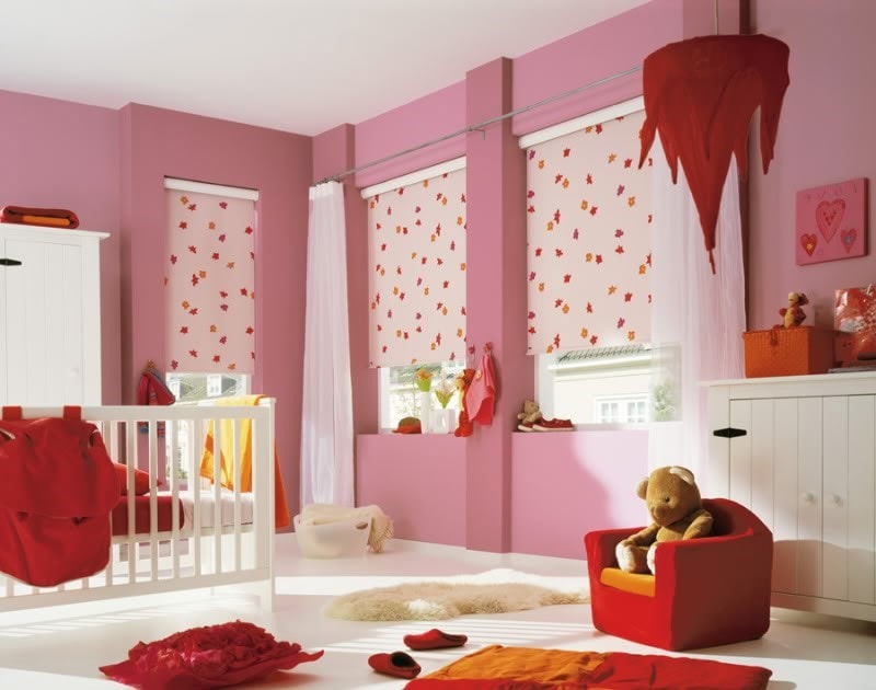 Pièce intérieure pour une fille aux murs roses