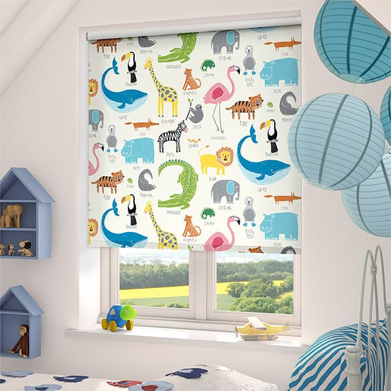 Décoration de la fenêtre dans la chambre pour un petit garçon