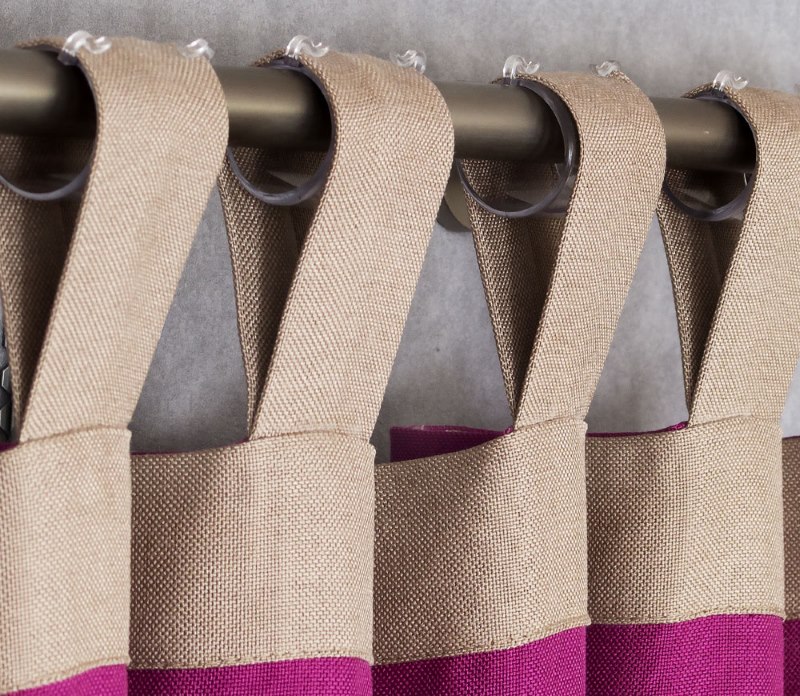 Fixation des rideaux avec des boucles en tissu