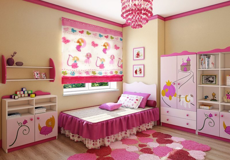 Rideaux translucides sur la fenêtre de la crèche pour la fille