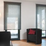 Volets ouverts en matériau translucide