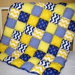 Couverture de volume bleu et jaune dans un style nautique