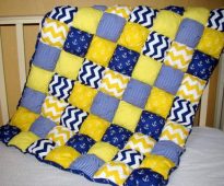 Couverture de volume bleu et jaune dans un style nautique