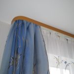 Cornisa de techo oculta para tul y cortinas delgadas.