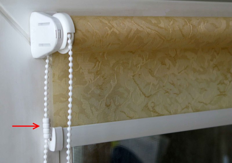 Bouchon sur une chaîne de stores à rouleau