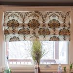 Cloth curtain with fastening on the window frame