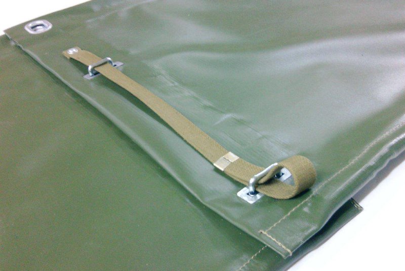 Auvent vert avec oeillets ovales