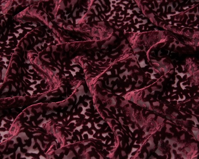 Un exemple de velours devore pour des rideaux élégants