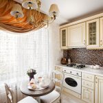 Tulle blanc à l'intérieur de la cuisine