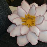 Oreiller fleur blanc et rose