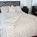 Plaid blanc fait main grand tricot