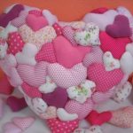 Grand oreiller de petits coeurs