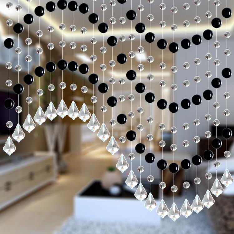 Perles de verre sur le rideau de la porte