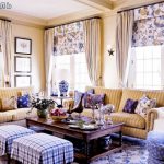 Coussins décoratifs à l'intérieur du salon français