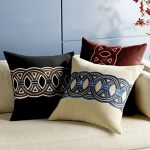 Coussins avec le même motif, mais des couleurs différentes