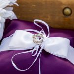Anneau violet et blanc