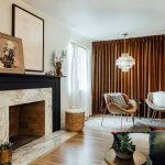 Salon design avec une vraie cheminée