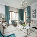 coin intérieur salon avec deux fenêtres