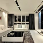 Niches avec lumières intégrées au plafond blanc