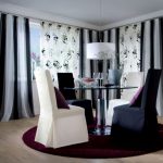 Housses multicolores pour chaises