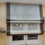 Due ciechi romani sulla finestra della cucina