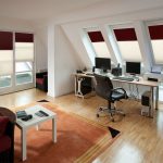 Intérieur de bureau dans le grenier