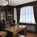 Bureau à l'intérieur d'un bureau classique