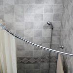 Curved cornice in the bathroom