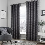 Tapis gris avec une longue sieste
