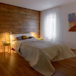 Bois naturel dans la décoration de la chambre