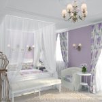 Auvent en tulle blanc sur le lit du couple