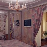 Armoire à glace dans la chambre d'une maison de campagne