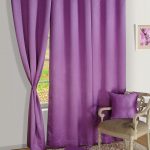 Rideaux lilas en tissu épais