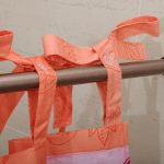 Fixation des rideaux dans la salle de bain sur les rubans