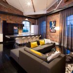 Murs de briques dans le salon de style loft