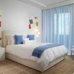 Couleur bleue à l'intérieur de la chambre