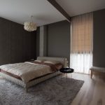 Tapis gris avec une longue sieste