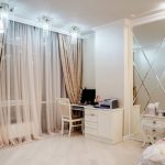 Miroir dans la chambre des filles