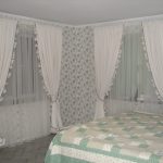 Rideaux blancs avec des franges sur les bords